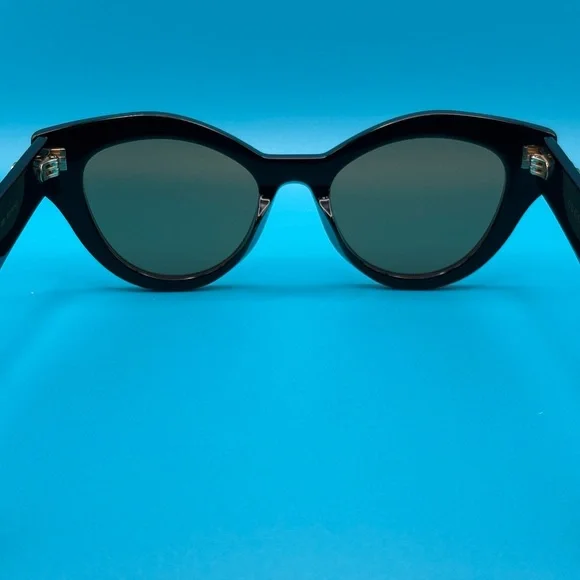 NEW Gucci GG0957S Geometric Cat Eye Sunglasses Black Gold Logo